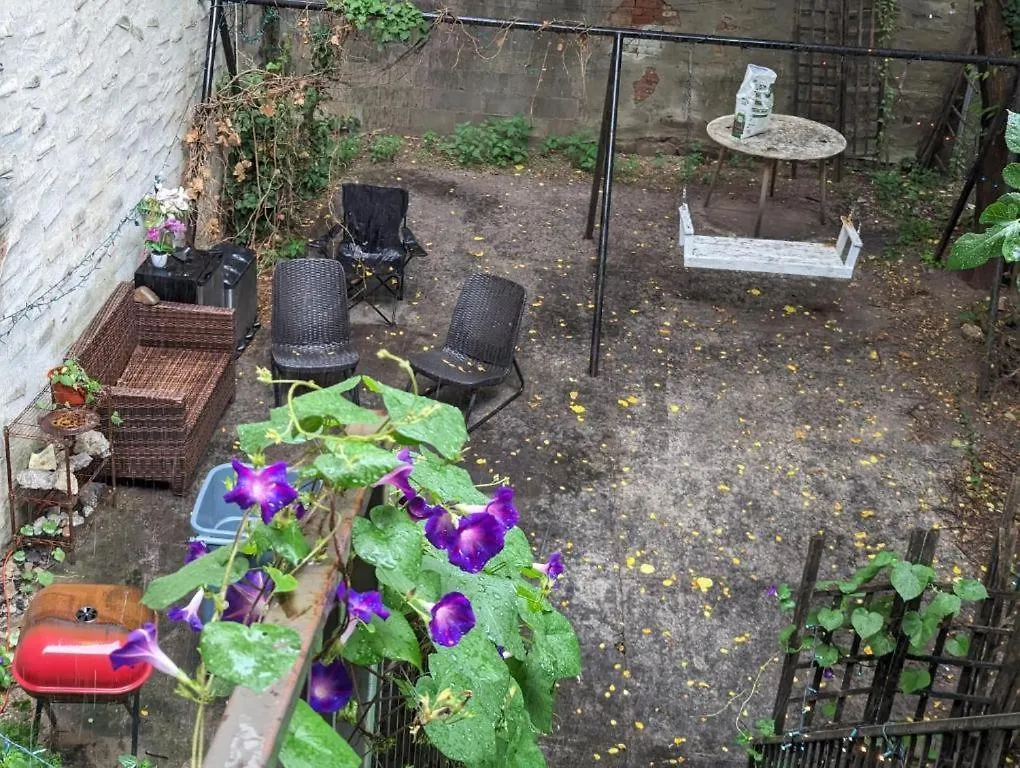 Проживание в семье Ground Floor Williamsburg Private Bedroom Near Subway Нью-Йорк